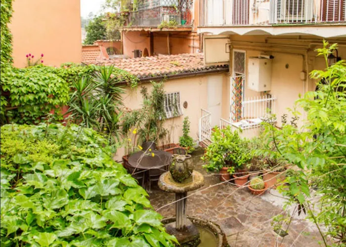 Charming Near The Colosseum In Rome, 45 M² With Balcony