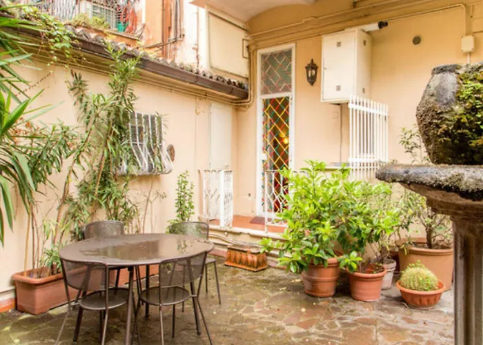 Charming Near The Colosseum In Rome, 45 M² With Balcony