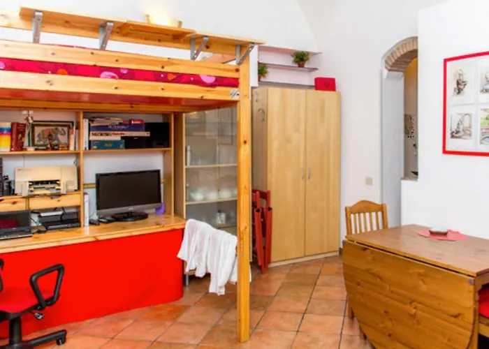 Charming Near The Colosseum In Rome, 45 M² With Balcony *