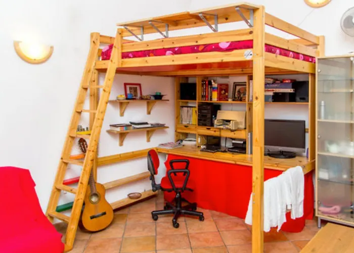 Charming Near The Colosseum In Rome, 45 M² With Balcony *